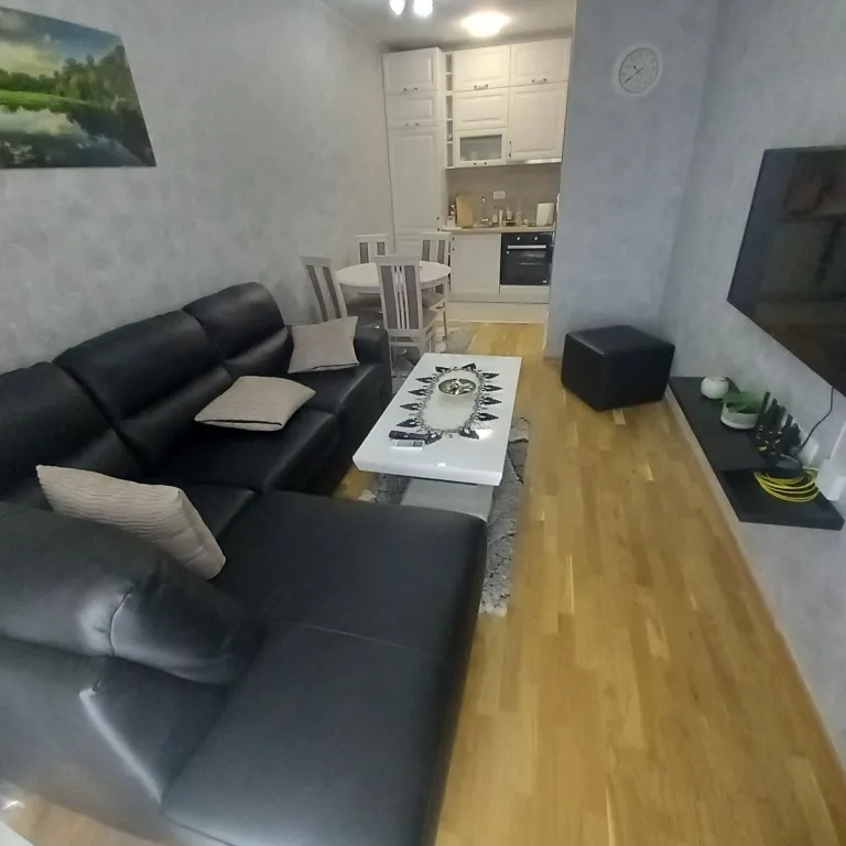 Dnevni boravak posmatrano sa terase