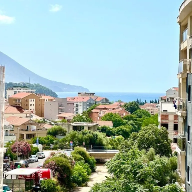 Stan posjeduje bocni pogled na more