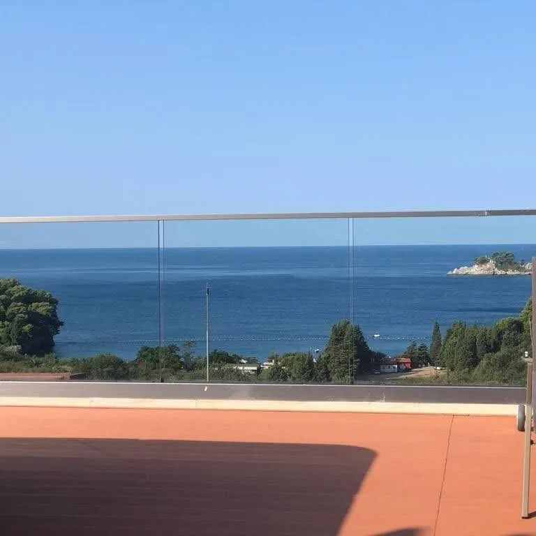 Stan posjeduje panoramski pogled na more