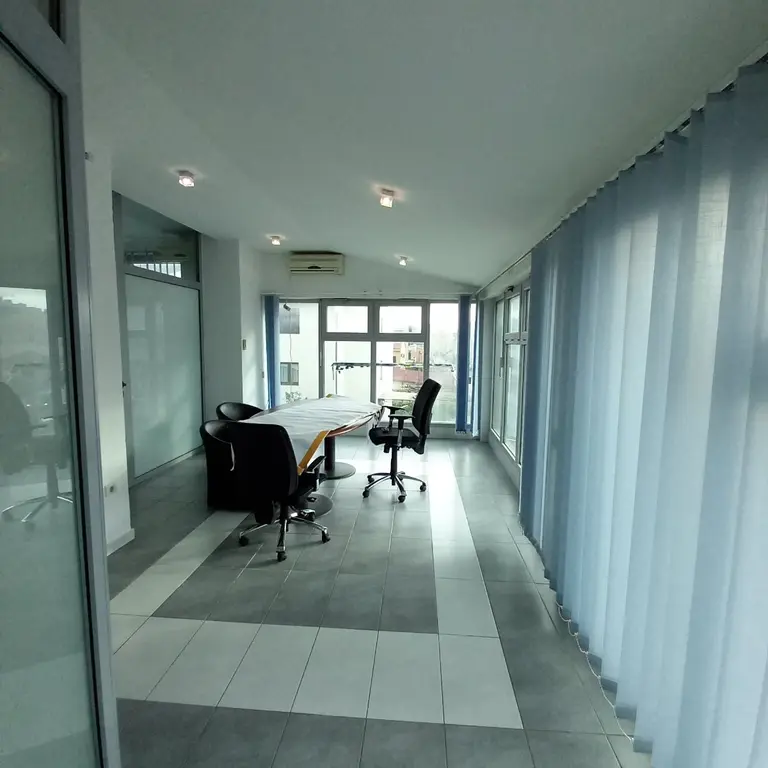 Jedna od sest postojecih kancelarijskih prostora