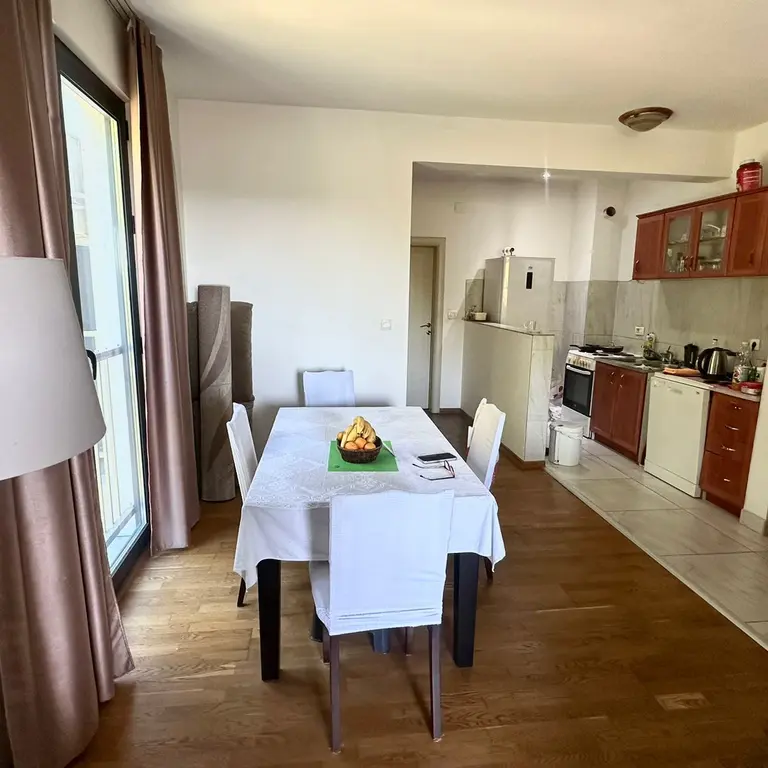 Kuhinja sa trpezarijom
