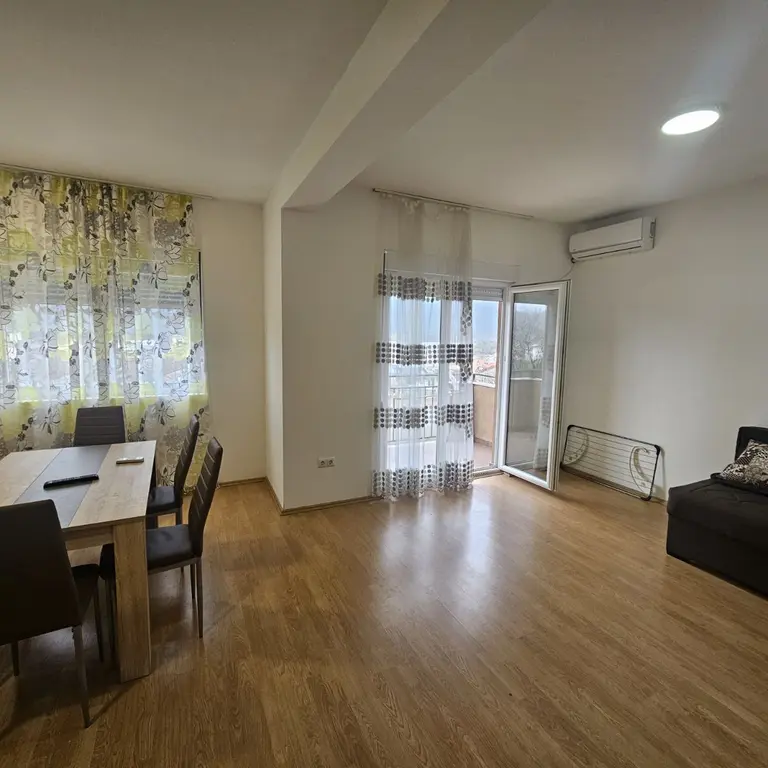 Dnevni boravak sa trpezarijom