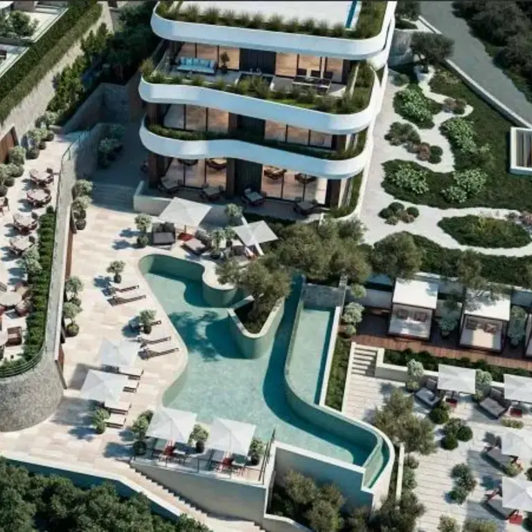 U okviru kompleksa ce biti bazen, spa,hotel sa 5 zjhezdica....