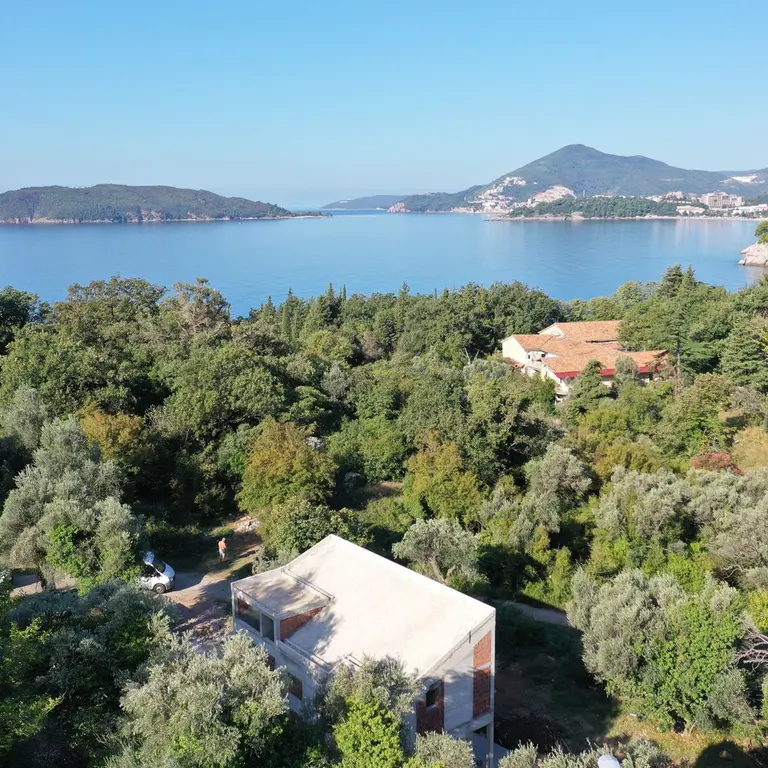 Zemljiste posjeduje pogled na more