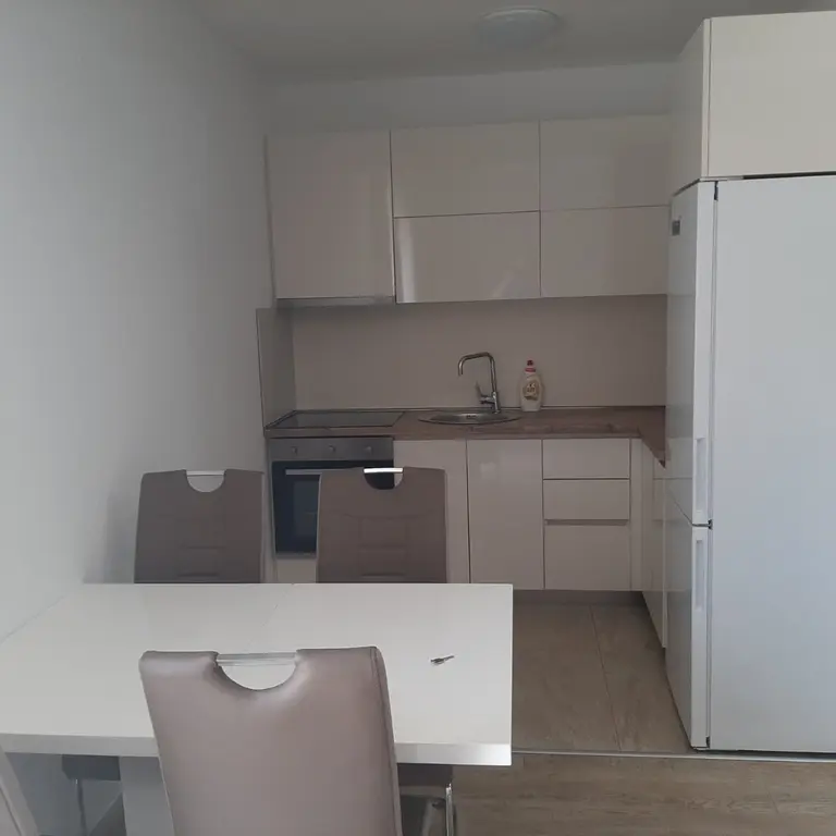 Kuhinja sa trpezarijom