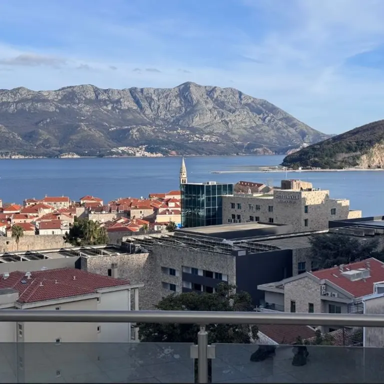 Stan posjeduje panoramski pogled na more