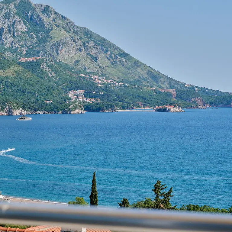 Stan posjeduje panoramski pogled na more