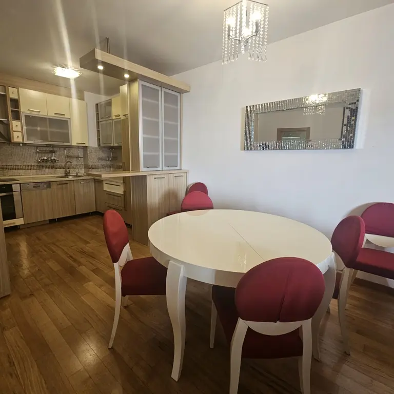Kuhinja sa trpezarijom