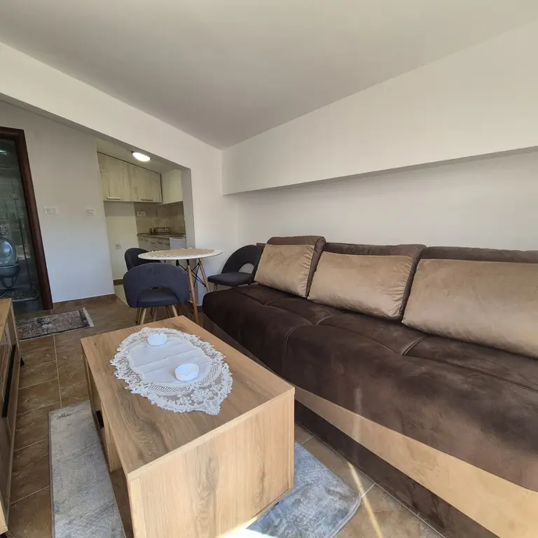 Dnevni boravak posmatrano sa terase