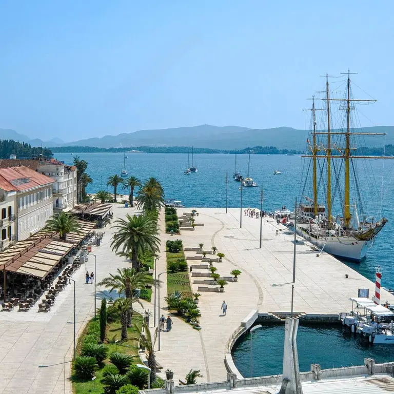 Stan se nalazi na samoj obali mora