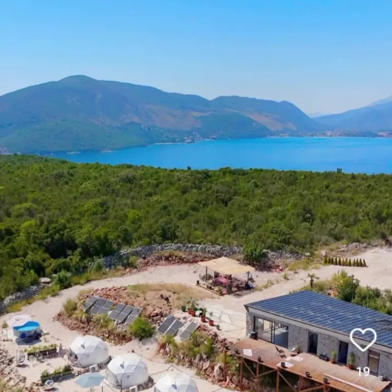 Vila posjeduje pogled na more