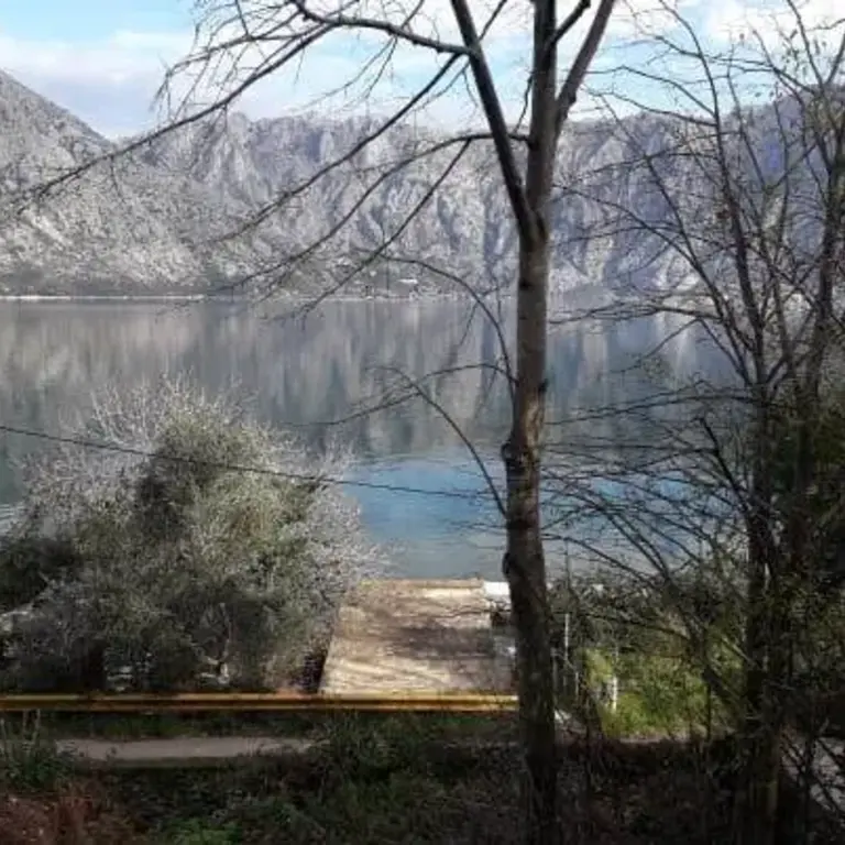 Zemljiste se nalazi na prvoj liniji do mora