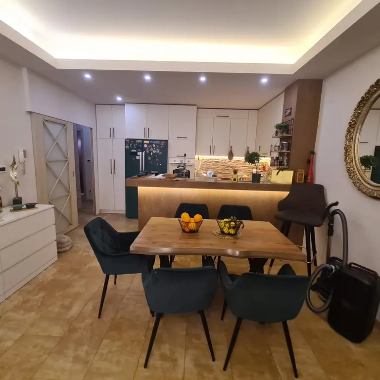 Kuhinja sa trpezarijom