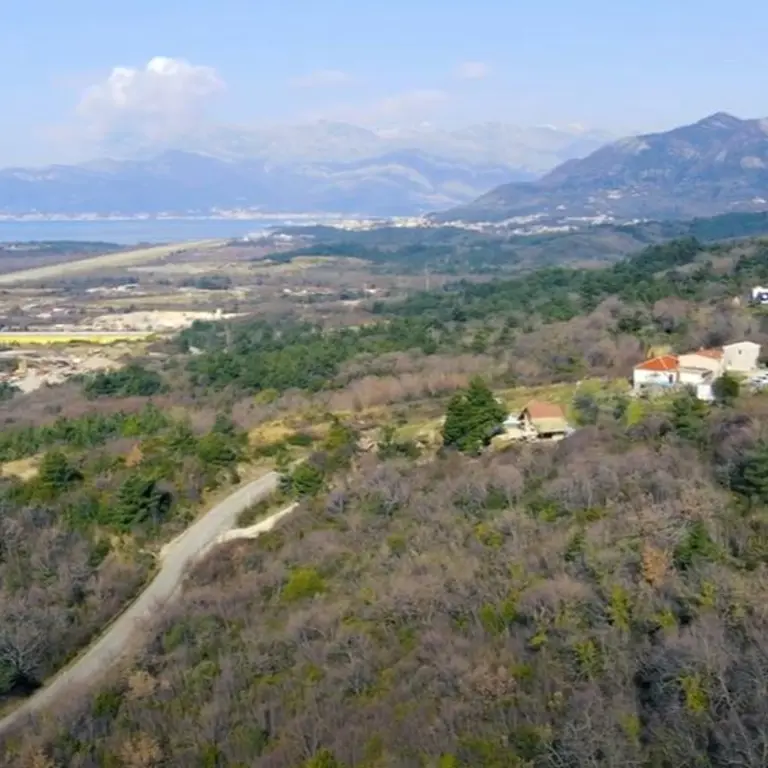 Zemljiste zauzima povrsinu od 4347m2