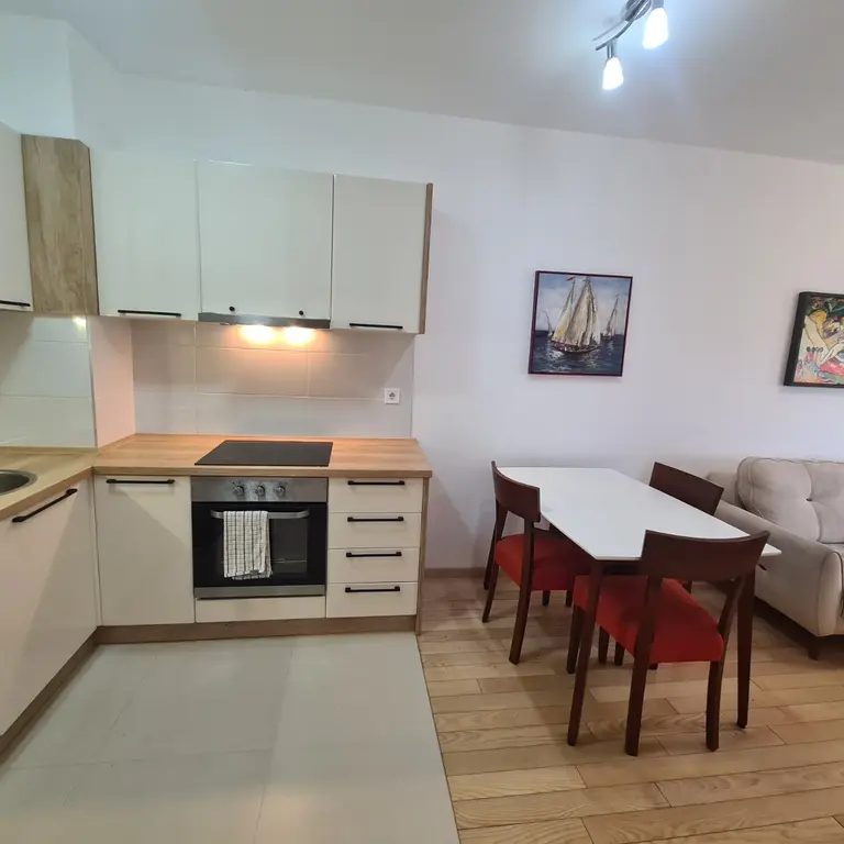 Kuhinja sa trpezarijom