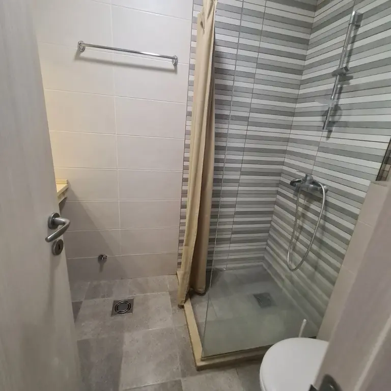 Dio kupatila sa tus kabinom