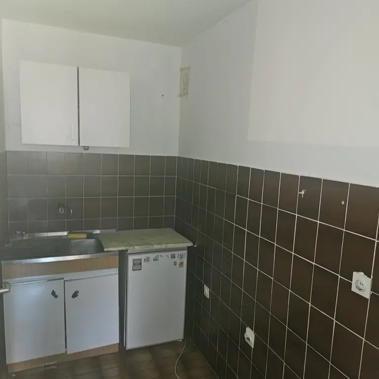 Kuhinja koja je poluodvojena