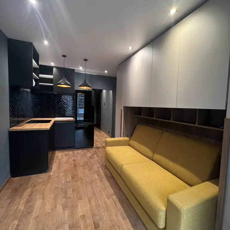 Dnevni boravak sa kuhinjom posmatrano sa terase