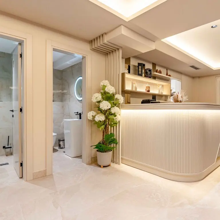 Citav prostor je dizajnerski opremljen