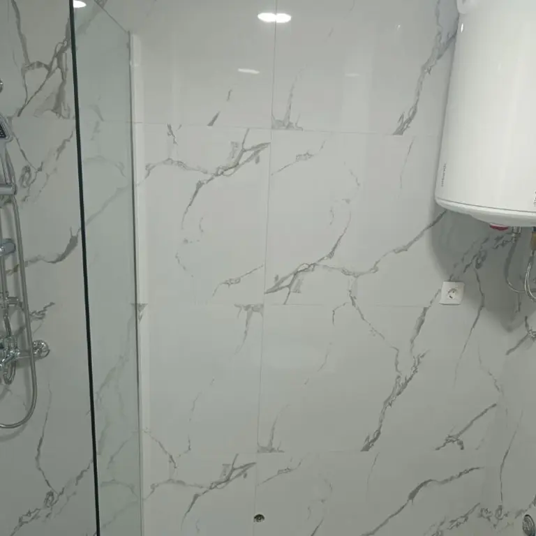 Dio kupatila sa tus kabinom