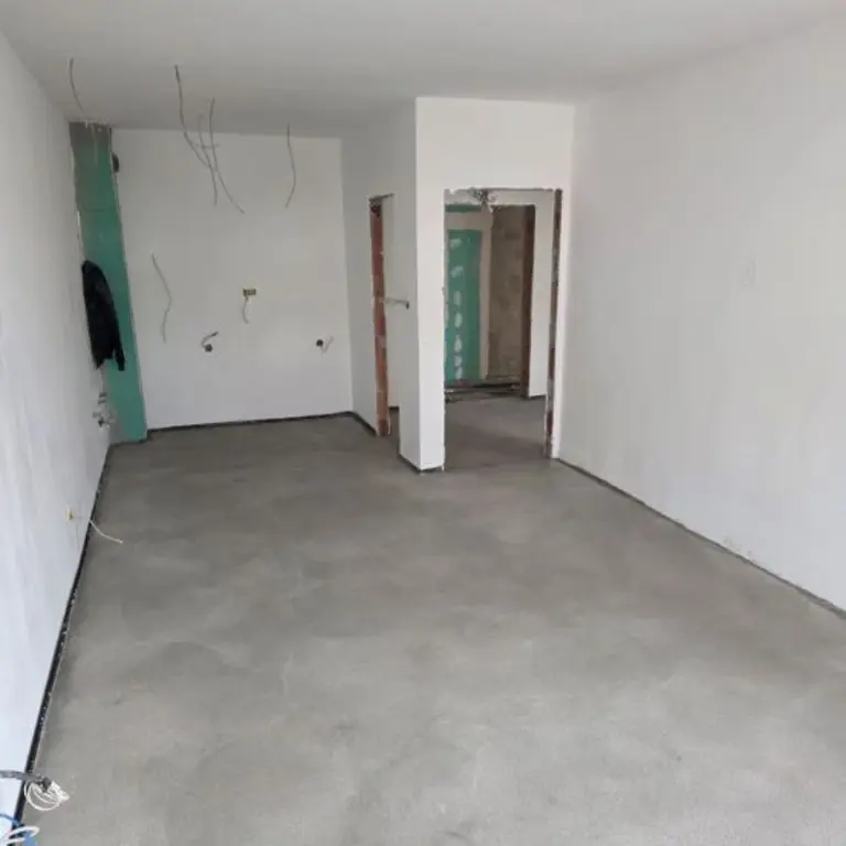 Dnevni boravak sa kuhinjom i trpezarijom