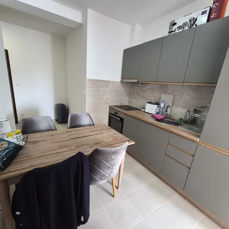 Kuhinja sa trpezarijom