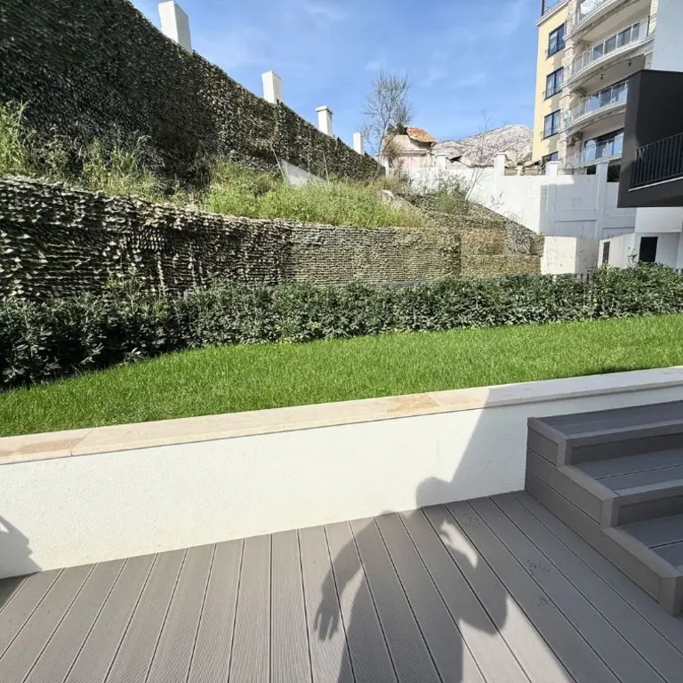 Dvoriste koje pripada stanu