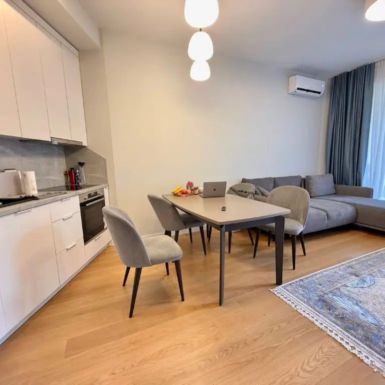 Kuhinja sa trpezarijom