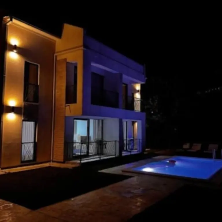 Spoljasnji izgled kuce i dvorista