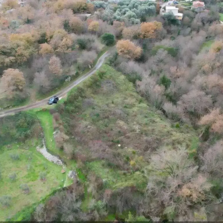 Posjeduje UTT uslove zaizgradnju stambenog objekta spratnosti P+1