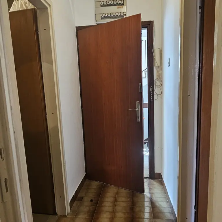 Hodnik i ulaz u stan