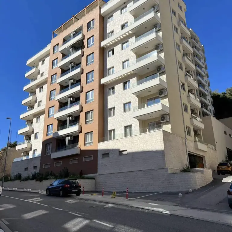 Spoljasnji izgled zgrade  u kojoj se nalazi stan