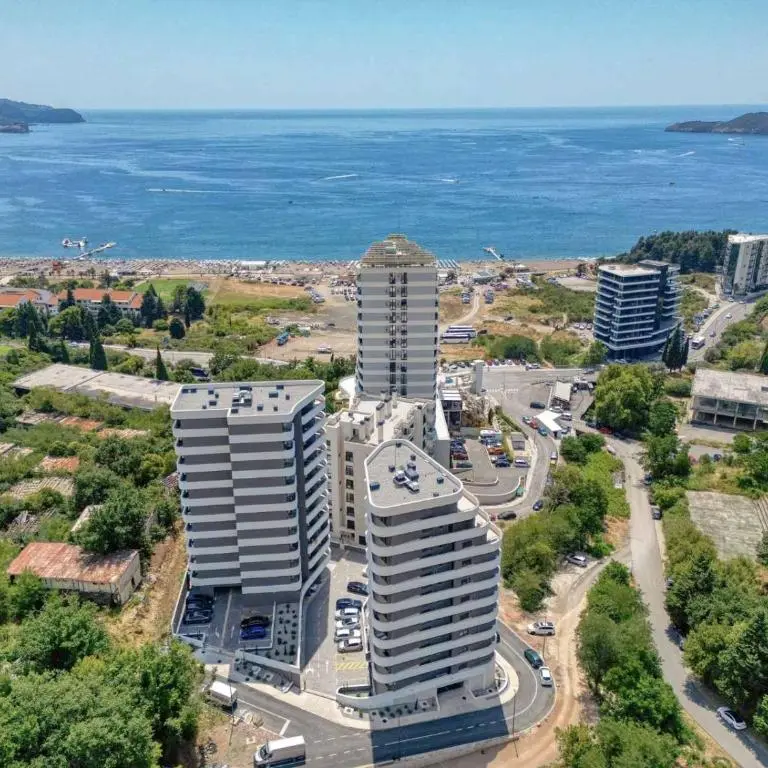 Kompleks se nalazi na samo 200 metara do mora