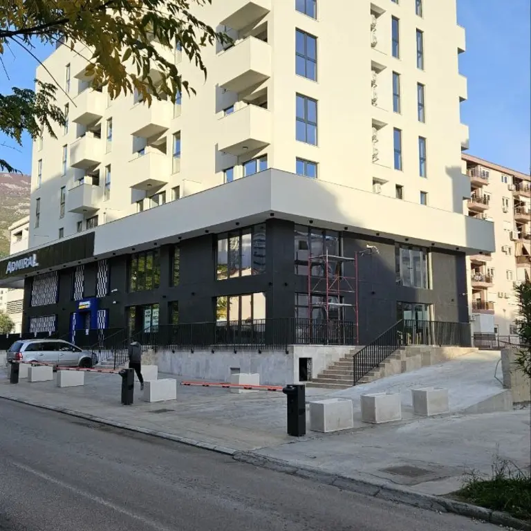 Spoljasnji izgled zgrade u kojoj se nalaze stanovi