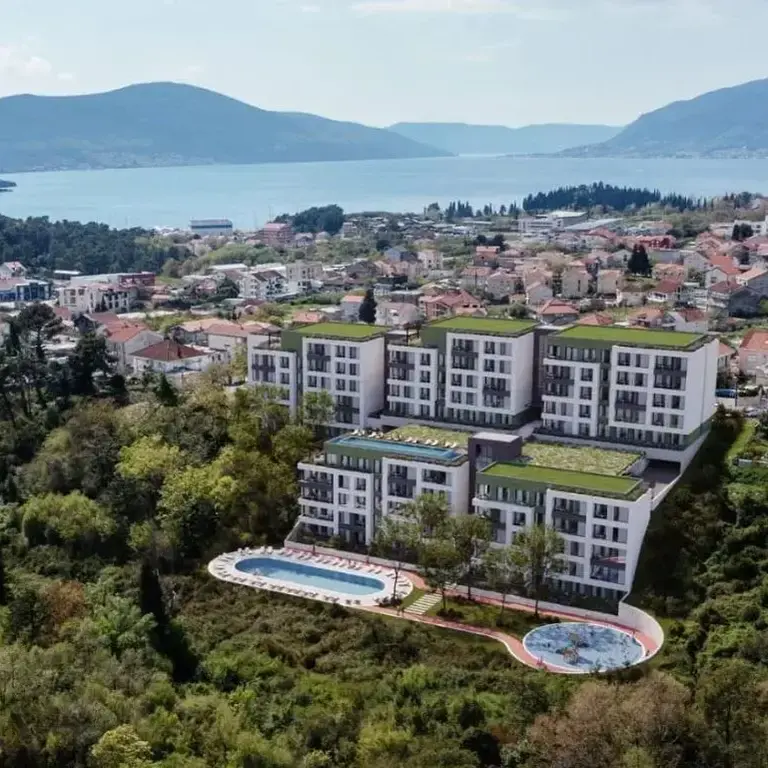 Kompleks ce posjedovati dva bazena