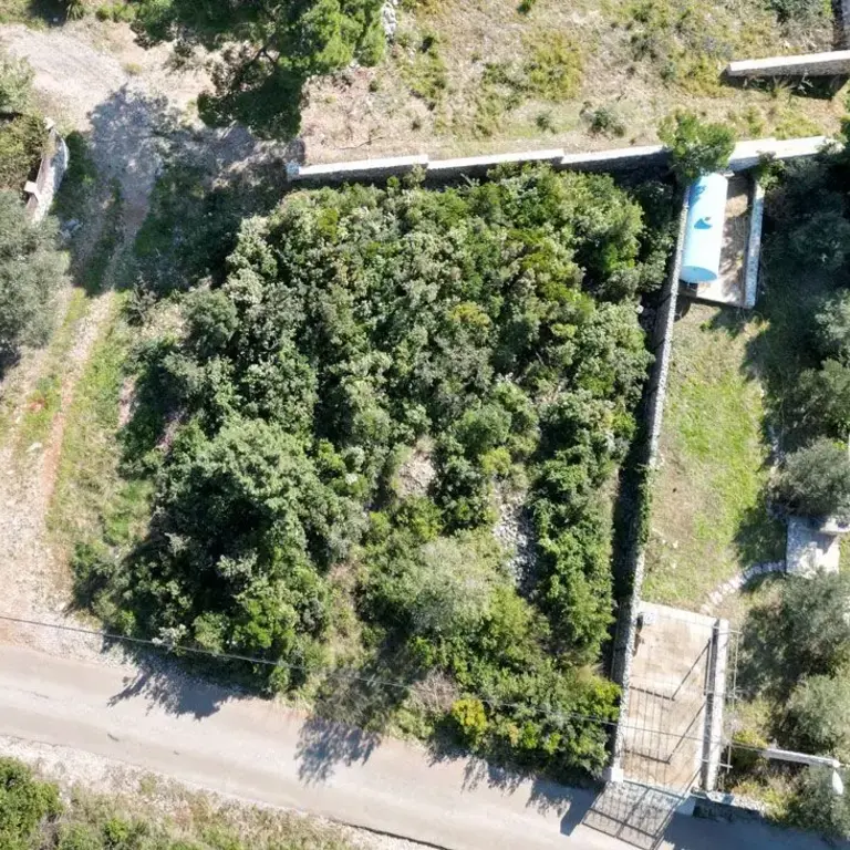 Zemljiste zauzima povrsinu od 500m2