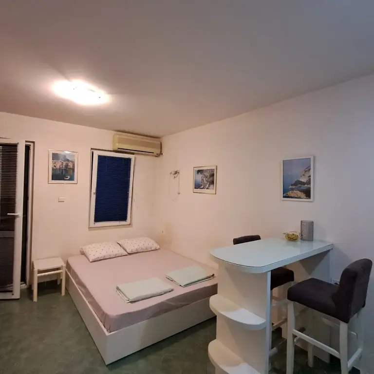 Dio dnevnog boravka sa spavacim dijelom
