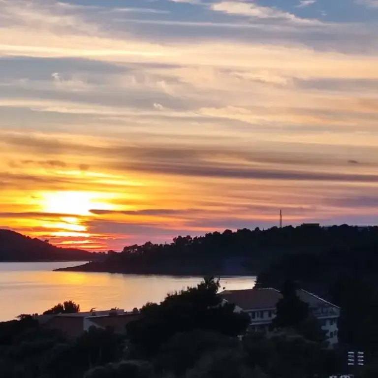 Stan posjeduje pogled na more