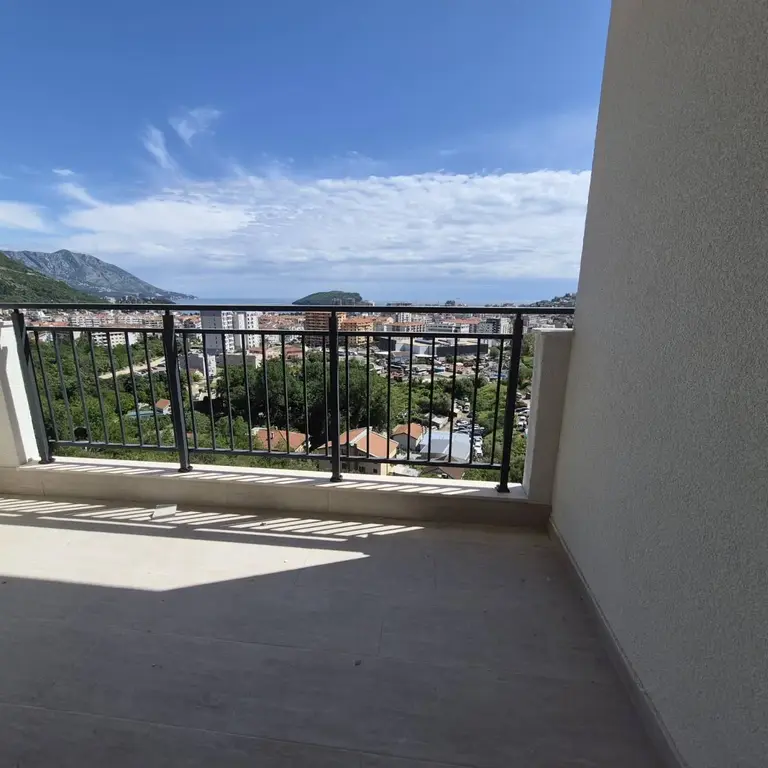 Terasa sa koje se pruza pogled na more
