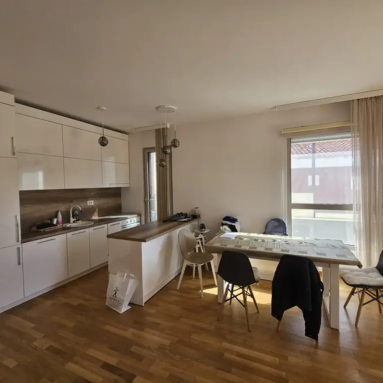 Kuhinja sa trpezarijom