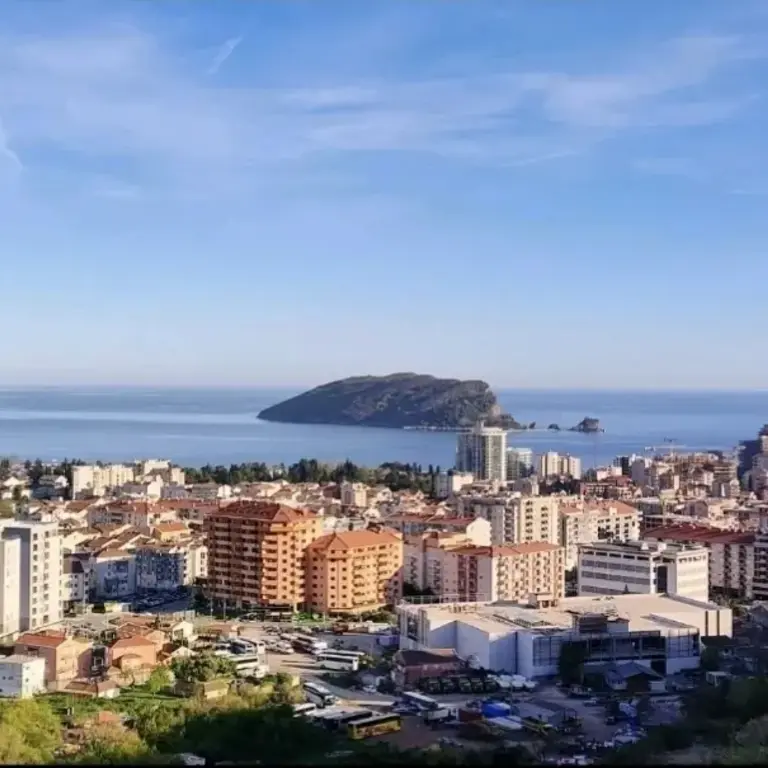 Stan posjeduje panoramski pogled na more