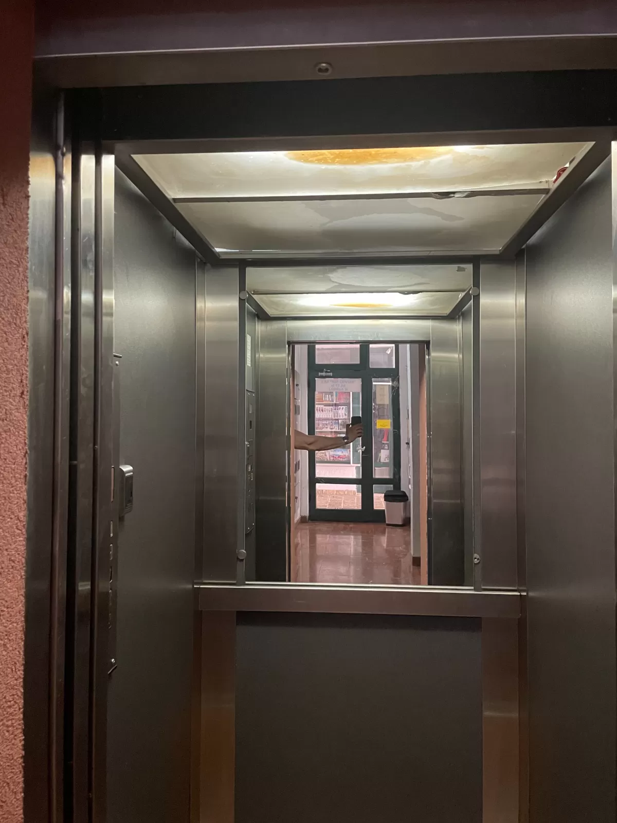 Zgrada u kojoj se stan nalazi posjeduje lift