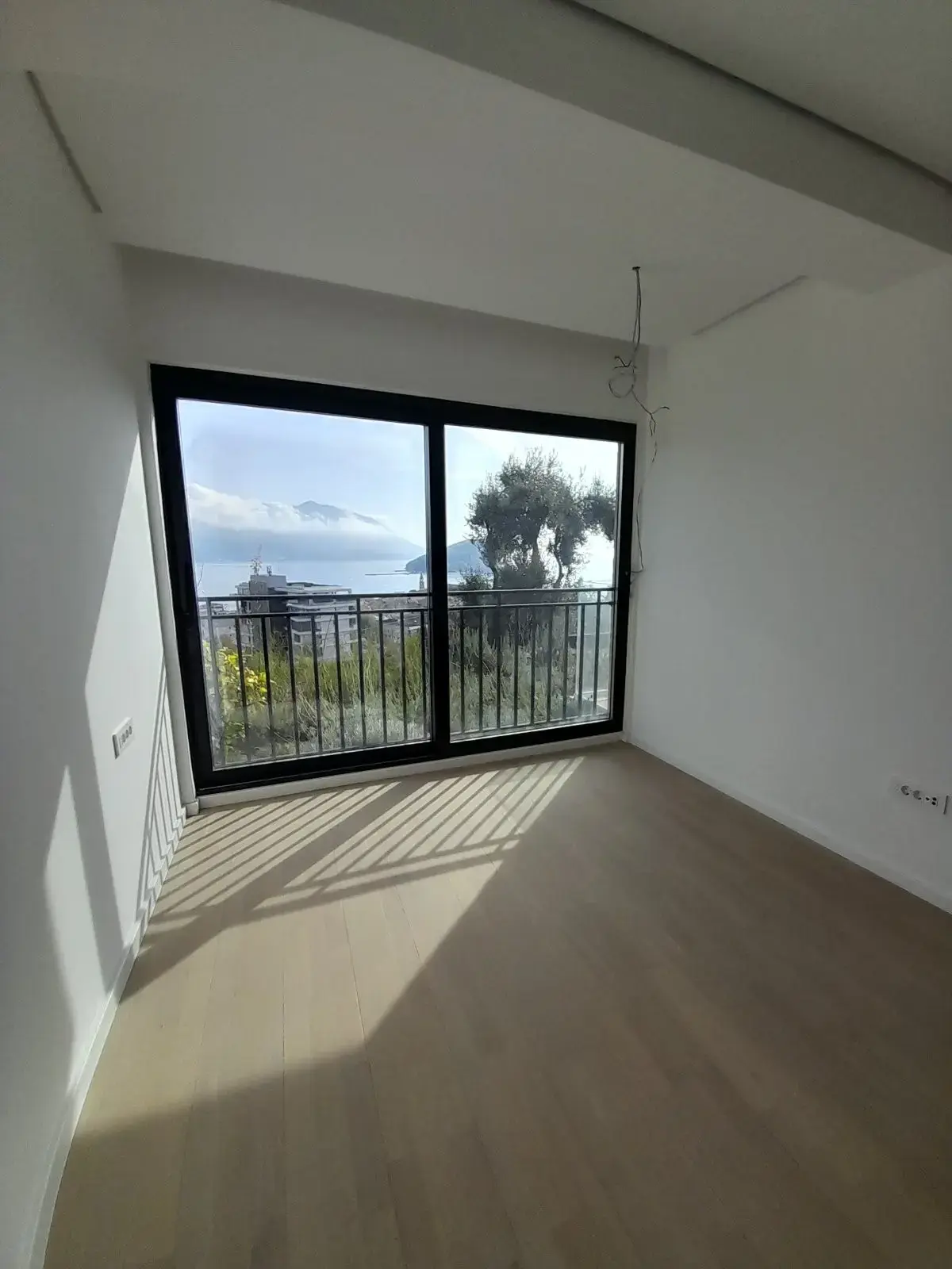Spavaca soba takodje posjeduje panoramski pogled na more