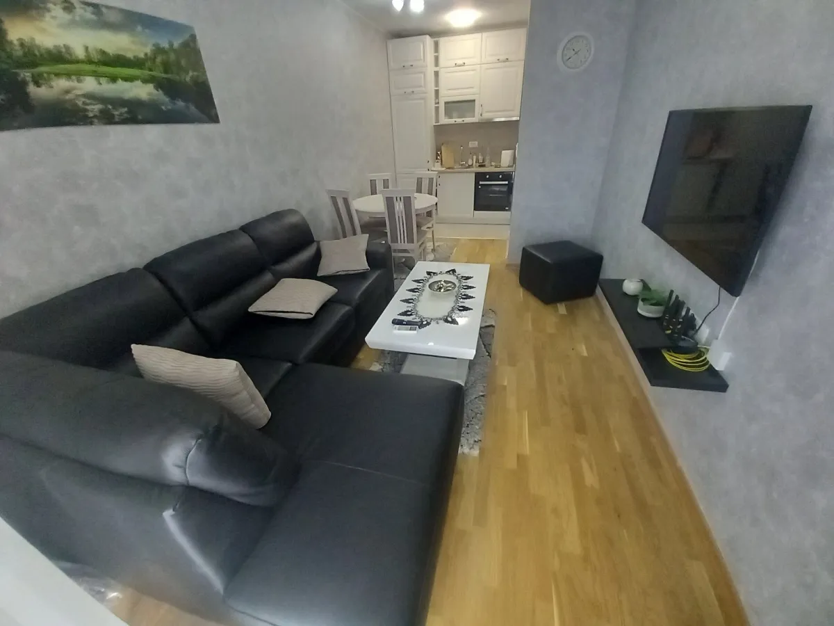 Dnevni boravak posmatrano sa terase