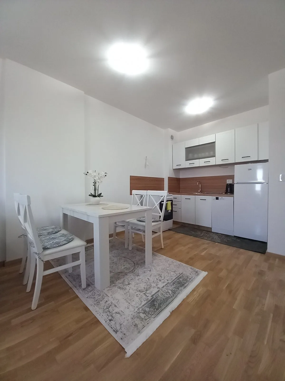 Kuhinja sa trpezarijom