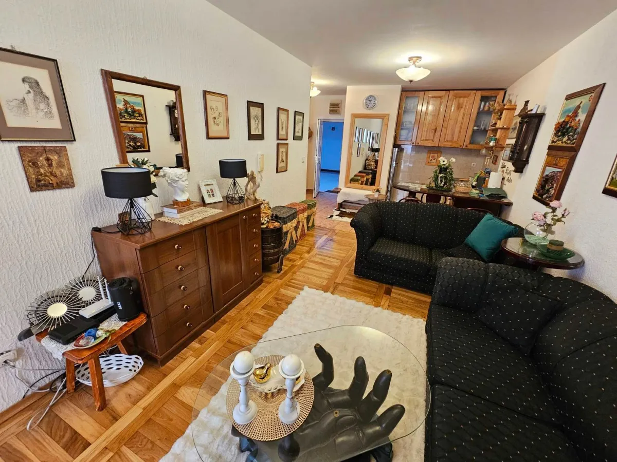 Dnevni boravak posmatrano sa terase