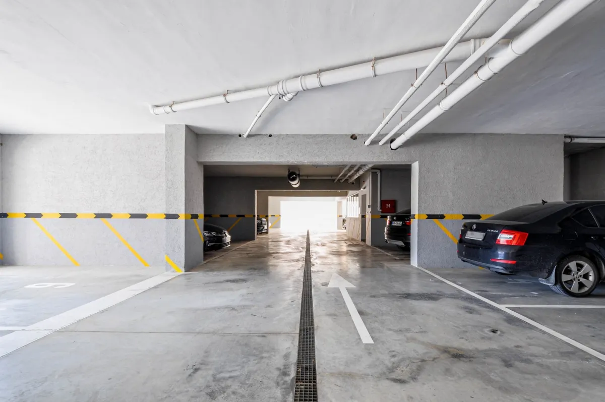 Stan posjeduje svoje parking mjesto u garazi