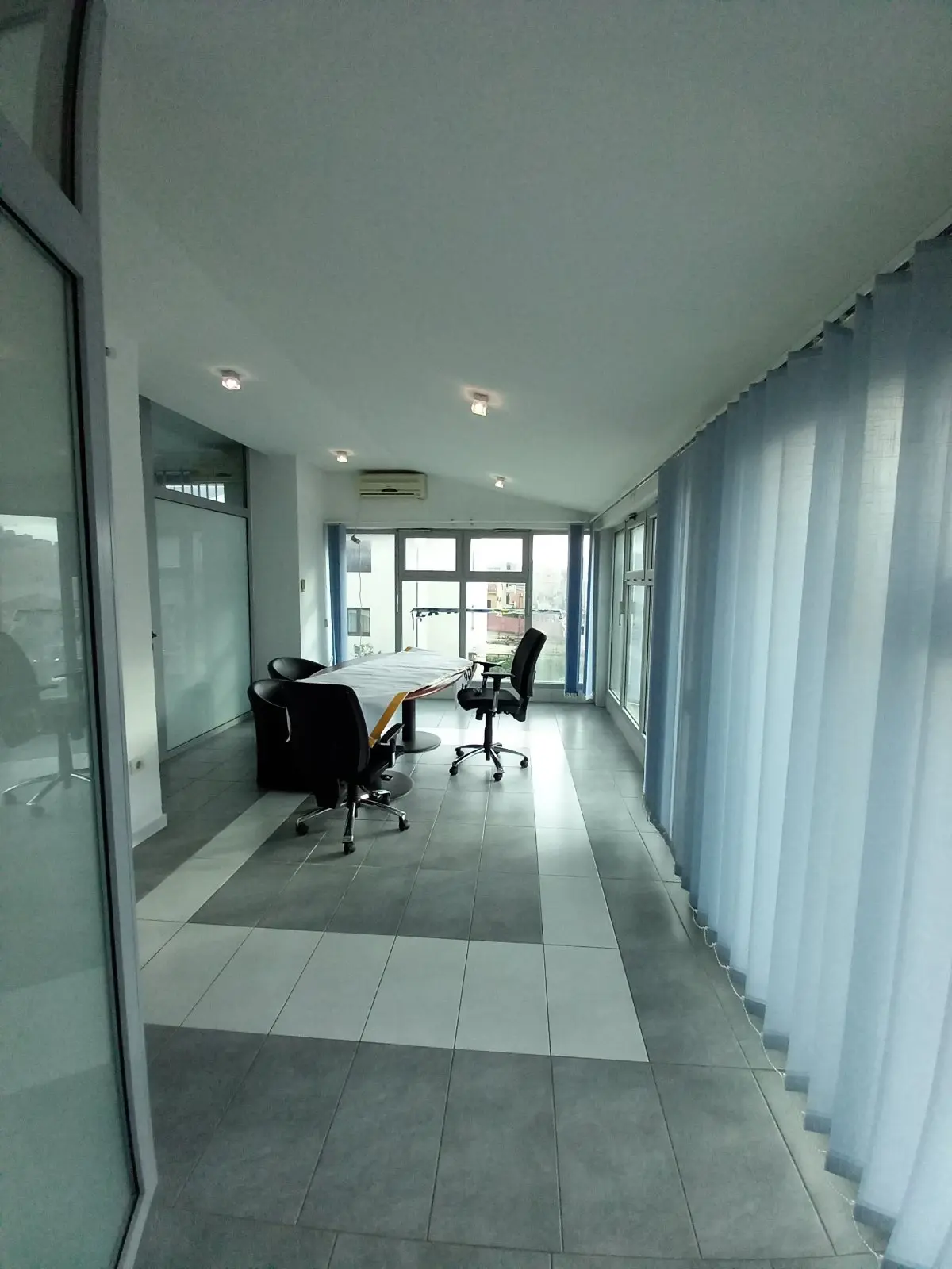 Jedna od sest postojecih kancelarijskih prostora