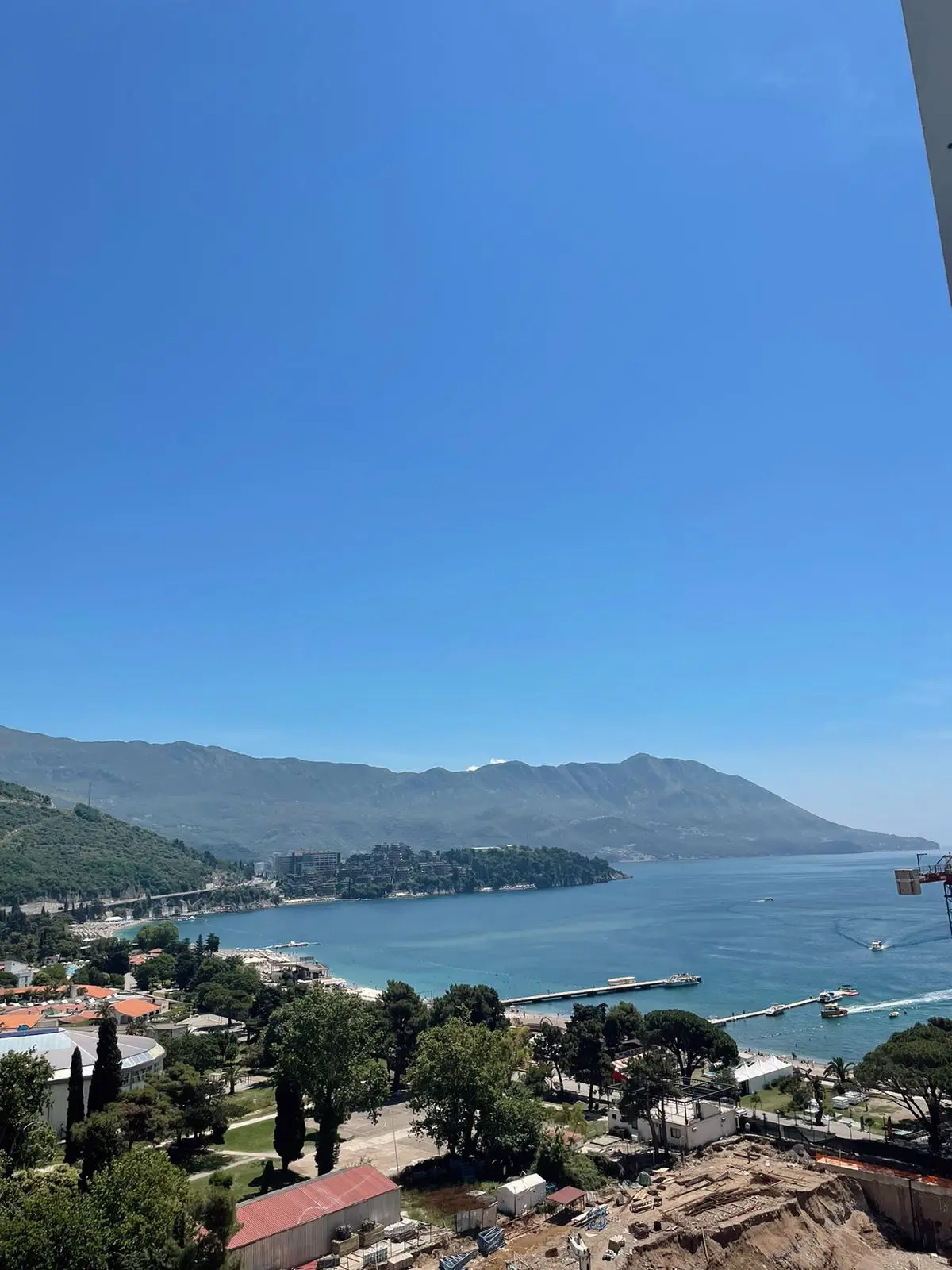 Stan posjeduje pogled na more