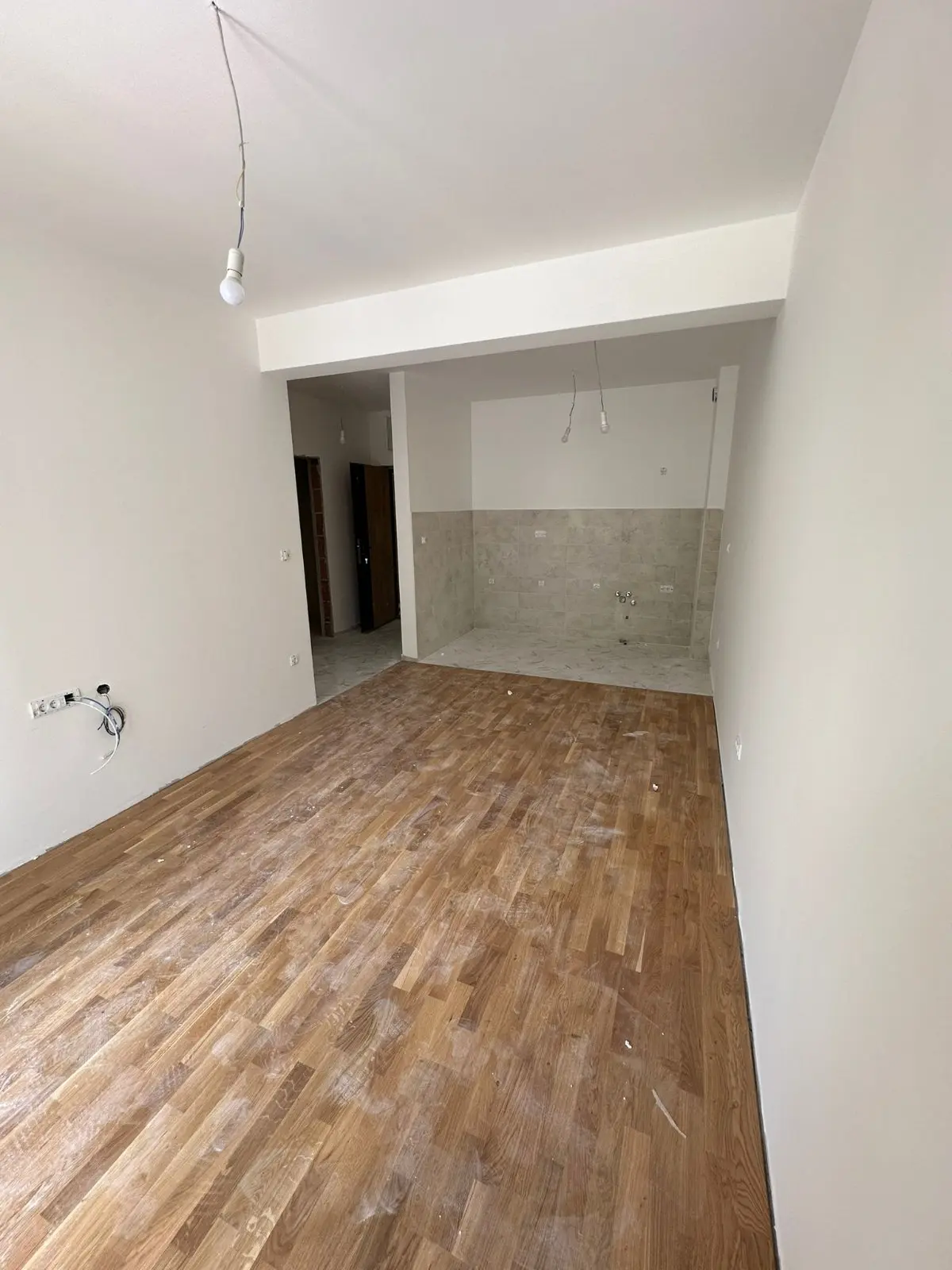 Dnevni boravak sa kuhinjom i trpezarijom